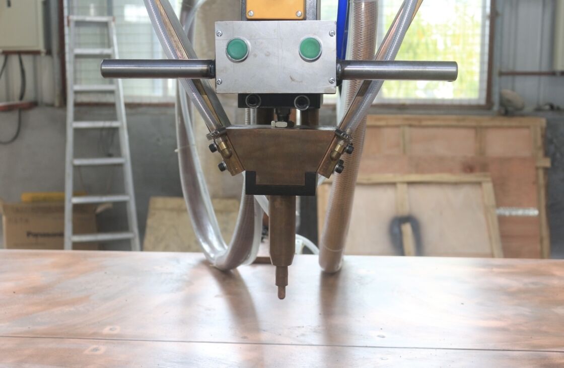 آلة لحام البقع بالطاولة مع وحدة تحكم بشاشة لمس ذكية للثني الدقيق وسمك لحام 3.0+3.0 مم