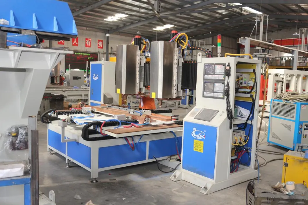 Hwashi CNC Seven 7axis Double Heads Sheet Metal Spot Weldinq Machine، آلة لحام أوتوماتيكية للصفائح المعدنية لـ Squatrack 1